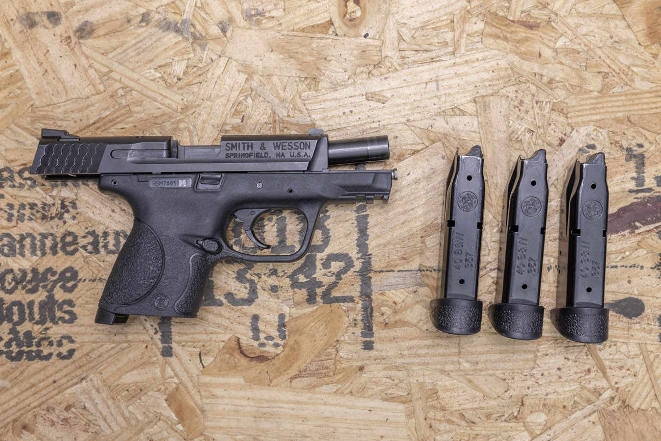 SMITH AND WESSON M&P40 Compact 40 S&W Police Trade-In Pistol with Night Sights and Three Magazines (Fair Condition)